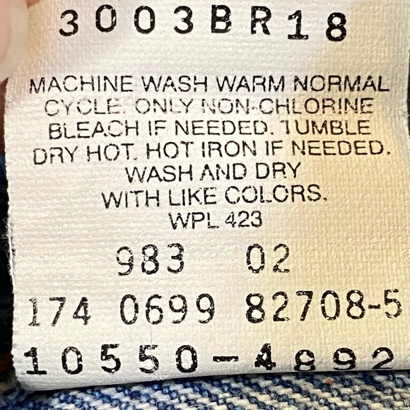 Vintage Levi's Cutoff Upcycled Studded 550 Relaxed Fit Red Tab Denim Shorts Jr 5 - Picture 15 of 15